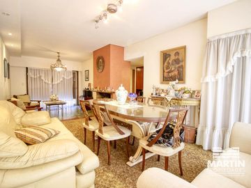 Casa 5 amb en 3 plantas con jardín y playroom - La Lucila