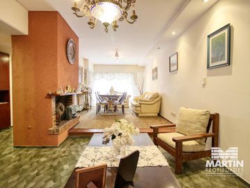 Casa 5 amb en 3 plantas con jardín y playroom - La Lucila