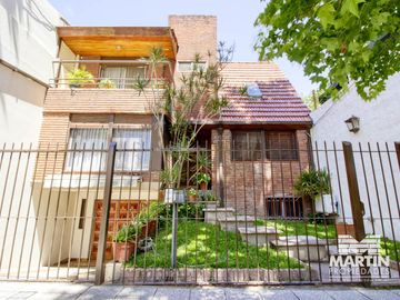 Casa 5 amb en 3 plantas con jardín y playroom - La Lucila