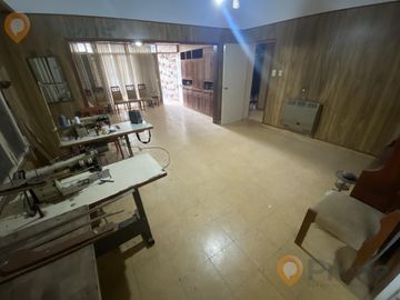 VENTA CHALET DE 4 DORMITORIOS CON 1.000M2 A RECICLAR
