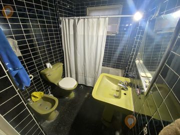 VENTA CHALET DE 4 DORMITORIOS CON 1.000M2 A RECICLAR