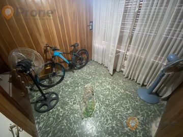 VENTA CHALET DE 4 DORMITORIOS CON 1.000M2 A RECICLAR
