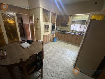 VENTA CHALET DE 4 DORMITORIOS CON 1.000M2 A RECICLAR
