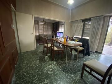 VENTA CHALET DE 4 DORMITORIOS CON 1.000M2 A RECICLAR