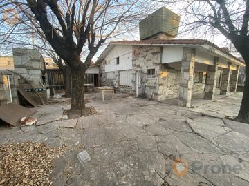 VENTA CHALET DE 4 DORMITORIOS CON 1.000M2 A RECICLAR
