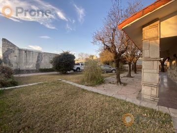 VENTA CHALET DE 4 DORMITORIOS CON 1.000M2 A RECICLAR
