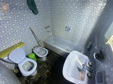 VENTA CHALET DE 4 DORMITORIOS CON 1.000M2 A RECICLAR