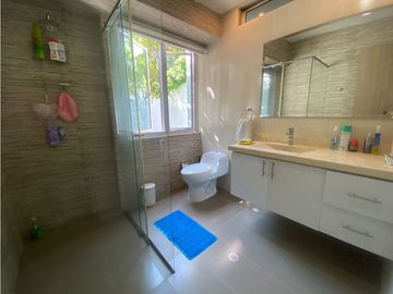 SE VENDE CASA DE 5 HABITACIONES EN SECTOR JARDIN, SANTA MARTA