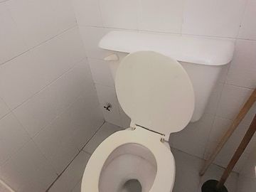 San Isidro centro - Impecable oficina con Cocina, Baño y Balcón!