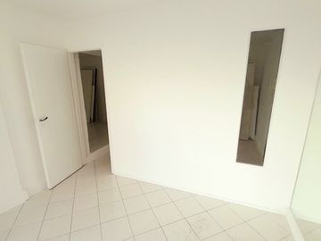 San Isidro centro - Impecable oficina con Cocina, Baño y Balcón!