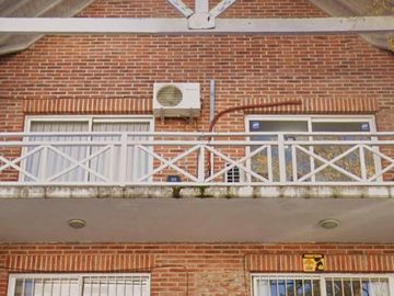 San Isidro centro - Impecable oficina con Cocina, Baño y Balcón!