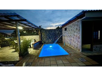 Casa campestre con piscina en venta - Santa Elena El Cerrito Valle