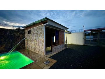 Casa campestre con piscina en venta - Santa Elena El Cerrito Valle