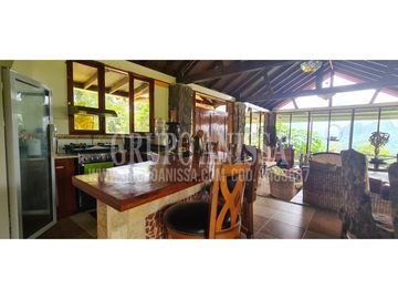 Se Vende Hermosa Casa en Altos del Maria COD. 448----