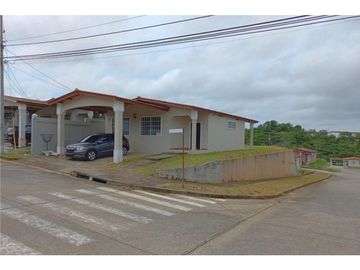 COD06 Casa en venta - Brisas del Golf Arraiján (en esquina)