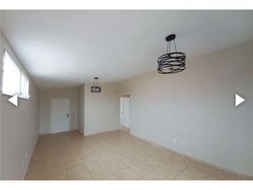 COD06 Casa en venta - Brisas del Golf Arraiján (en esquina)