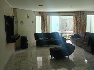 IMPONENTE CASA EN ATE VITARTE