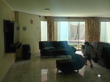 IMPONENTE CASA EN ATE VITARTE