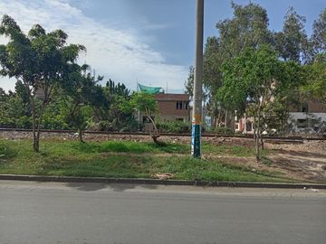 IMPONENTE CASA EN ATE VITARTE