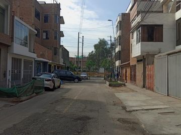 IMPONENTE CASA EN ATE VITARTE