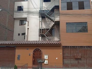 IMPONENTE CASA EN ATE VITARTE