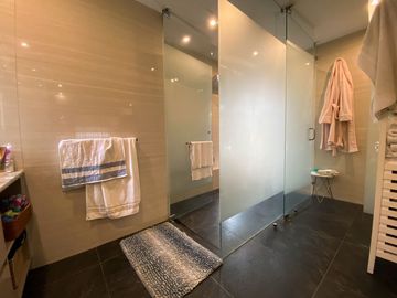 DEPARTAMENTO EN VENTA, LOMAS COUNTRY CLUB, VIGILANCIA, AMENIDADES.