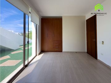 AMPLIA CASA EN ALQUILER DENTRO DE URBANIZACION CIUDAD DEL MAR