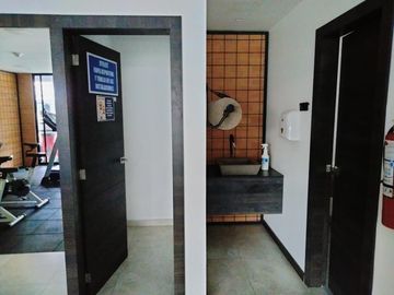 Suite en venta en República del Salvador: ubicación estratégica por solo $110k