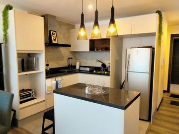 Suite en venta en República del Salvador: ubicación estratégica por solo $110k