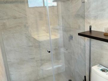 Suite en venta en República del Salvador: ubicación estratégica por solo $110k