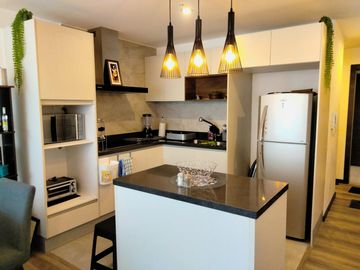 Suite en venta en República del Salvador: ubicación estratégica por solo $110k