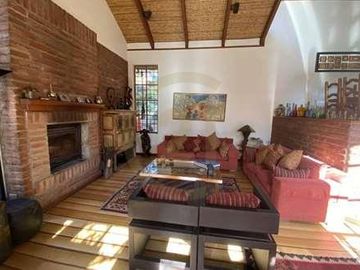 Al lado Colegio Mayflower, preciosa casa y jardín
