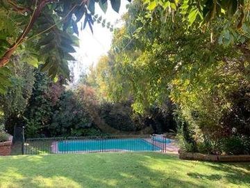 Al lado Colegio Mayflower, preciosa casa y jardín