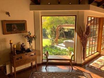 Al lado Colegio Mayflower, preciosa casa y jardín