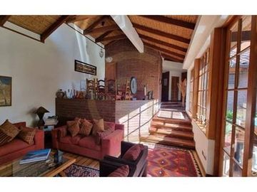 Al lado Colegio Mayflower, preciosa casa y jardín