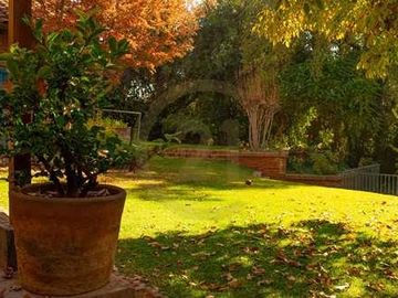 Al lado Colegio Mayflower, preciosa casa y jardín