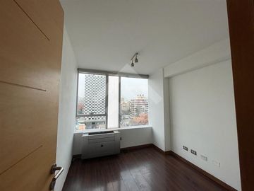 Oficina en Venta en Entre Barrio Suecia y Tobalaba, Edificio Conexión