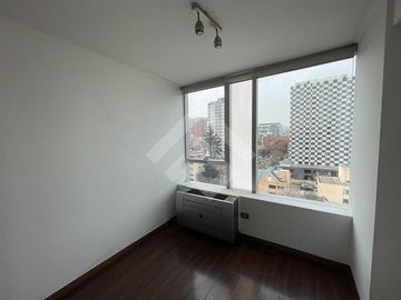 Oficina en Venta en Entre Barrio Suecia y Tobalaba, Edificio Conexión