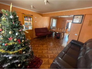 Casa en P. Aguirre Cerda  Gran terreno