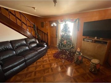 Casa en P. Aguirre Cerda  Gran terreno