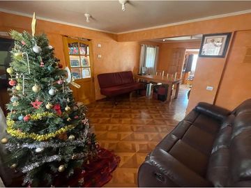 Casa en P. Aguirre Cerda  Gran terreno