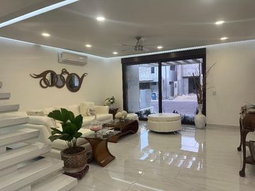 CASA ÚNICA EN VENTA EN RESIDENCIAL VIA CUMBRES CANCUN COLDWELL BANKER