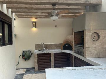 CASA ÚNICA EN VENTA EN RESIDENCIAL VIA CUMBRES CANCUN COLDWELL BANKER