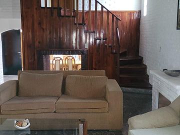 Casa quinta en venta - 4 Dormitorios 5 Baños - 2.700Mts2 - Virrey del Pino
