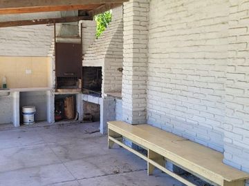 Casa quinta en venta - 4 Dormitorios 5 Baños - 2.700Mts2 - Virrey del Pino