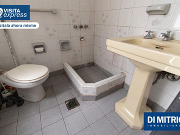 ¿Buscas un PH amplio y sin expensas? es para vos!  Visitalo Express HOY mismo!