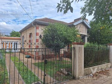 Casa en Bernal ideal emprendimiento inmobiliario o comercial