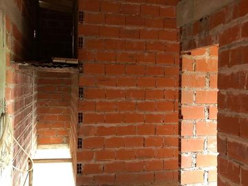 Casa en  2 plantas a terminar - Entrada de auto - Venta - Vende
