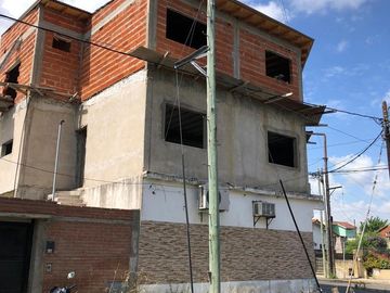 Casa en  2 plantas a terminar - Entrada de auto - Venta - Vende