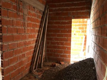 Casa en  2 plantas a terminar - Entrada de auto - Venta - Vende